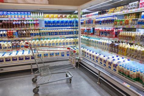 Independent grocers call for milk price pause amid pressure to keep food costs down